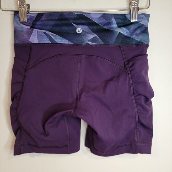 Lululemon Speed Track Short Deep Zinfandel Pretty Prism Multi Size 4 W7F96S - Picture 1 of 7